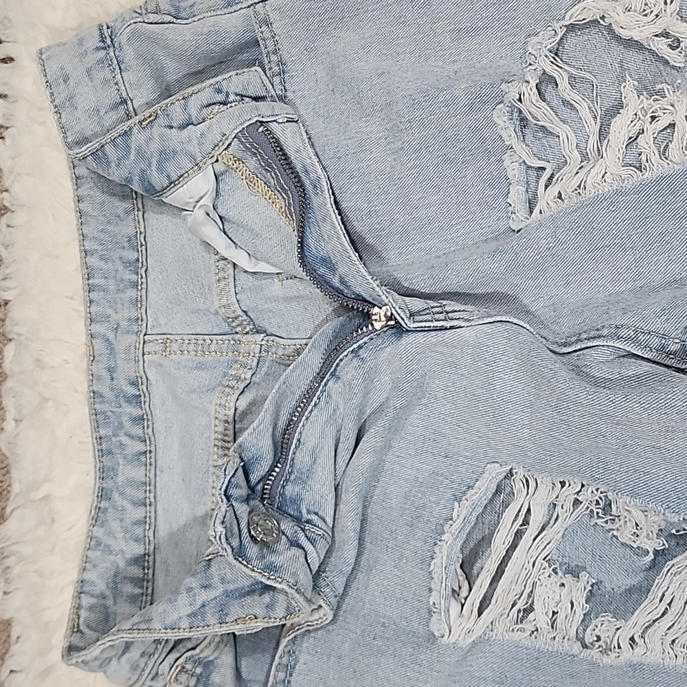 Distressed Riped High Waist Denim Jean. S - Picture 5 of 13